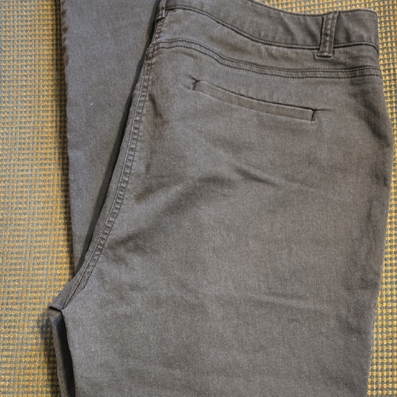 Van Heusen Dark Green Pants - Picture 1 of 11